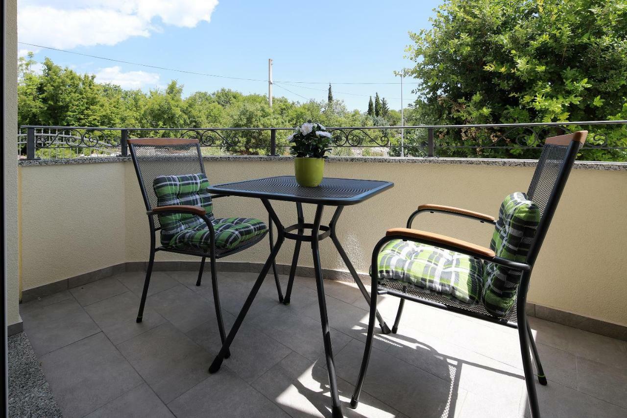 Apartmani Judita Pinezići Exterior foto