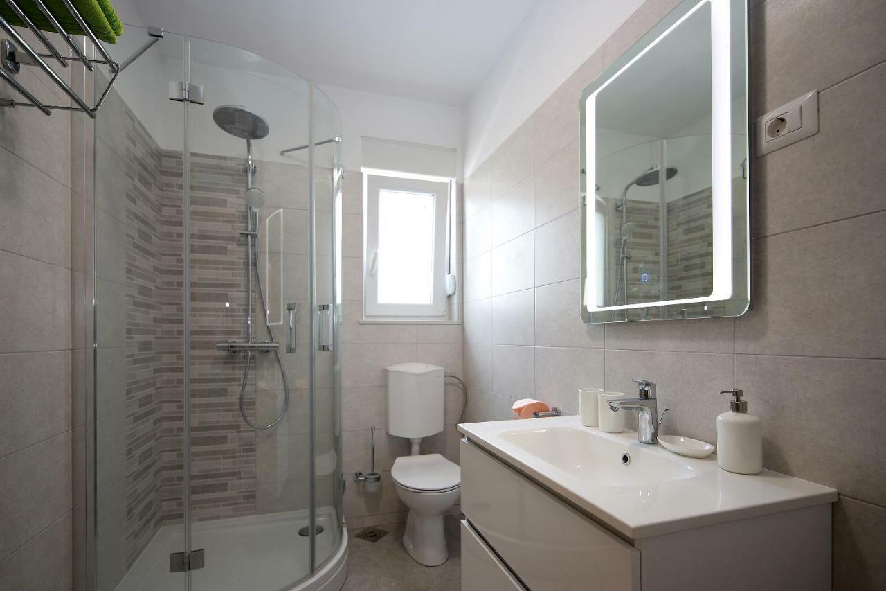 Apartmani Judita Pinezići Exterior foto