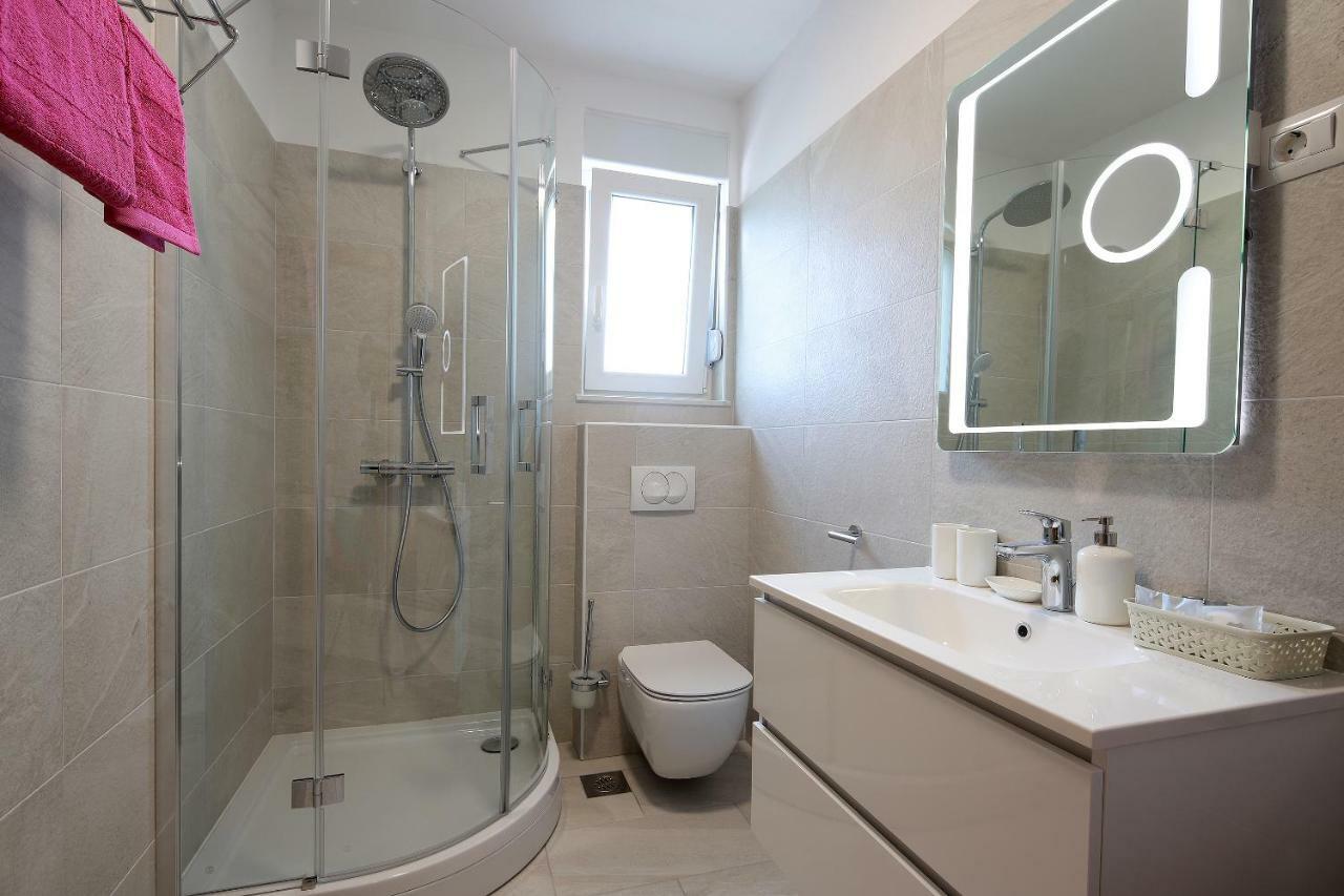 Apartmani Judita Pinezići Exterior foto