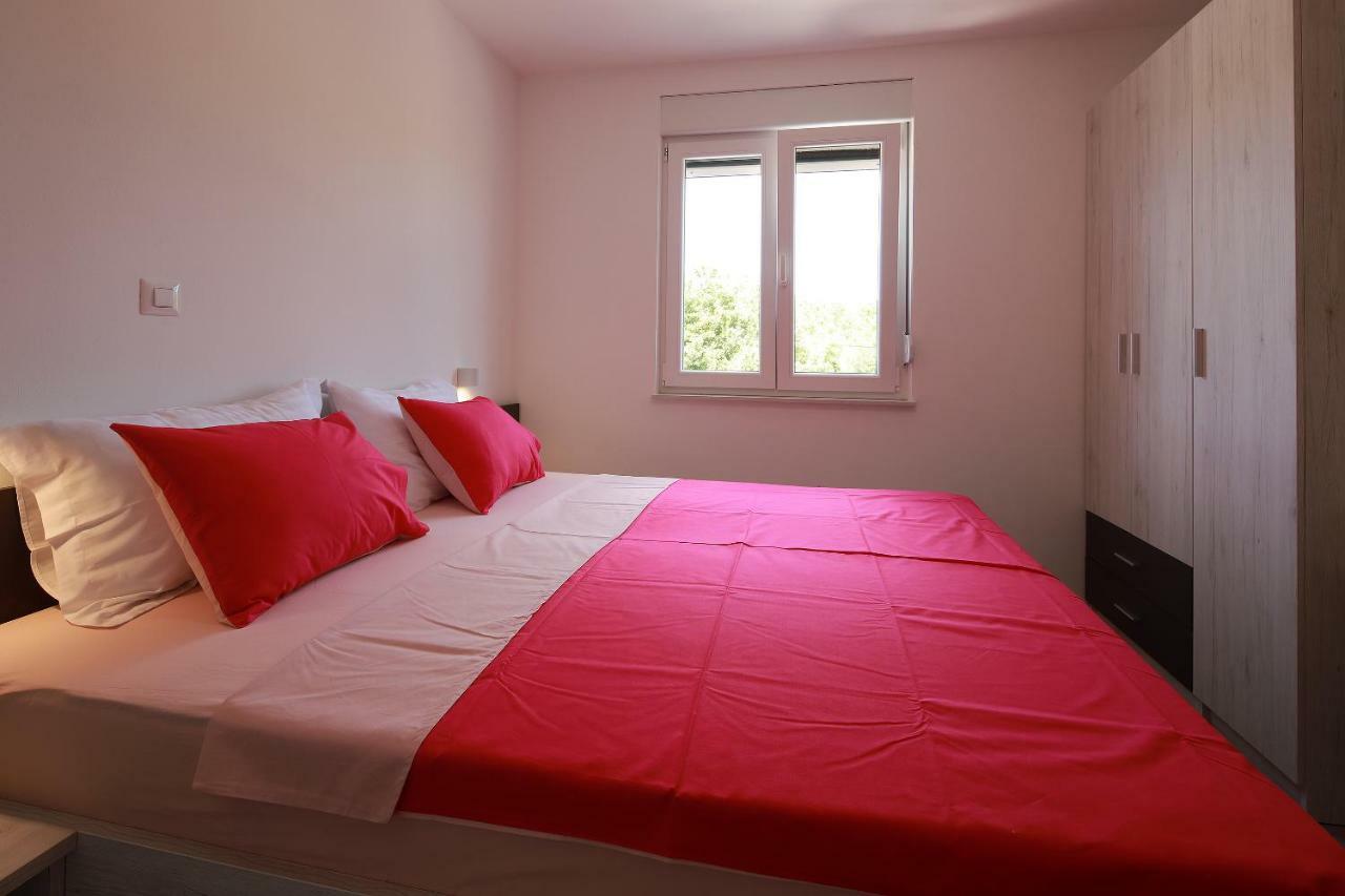 Apartmani Judita Pinezići Exterior foto