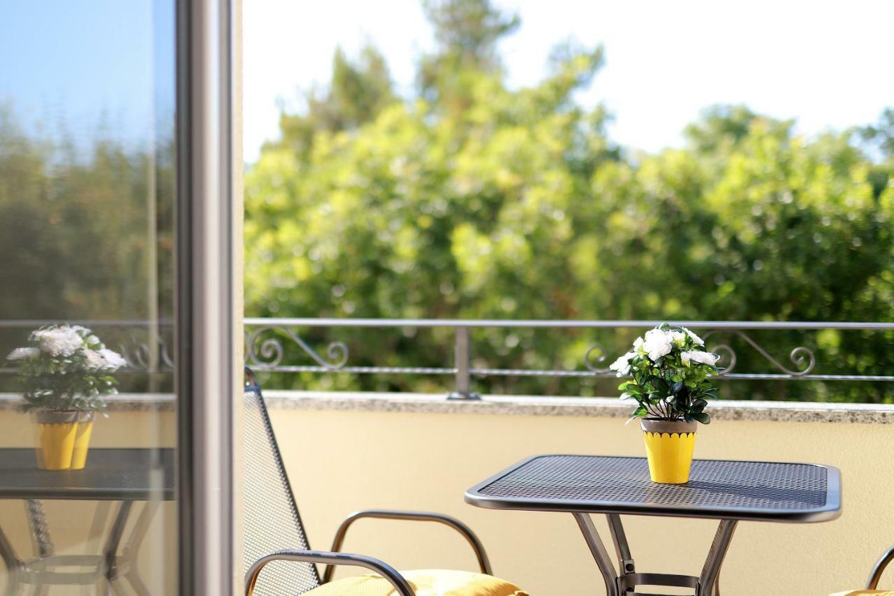 Apartmani Judita Pinezići Exterior foto