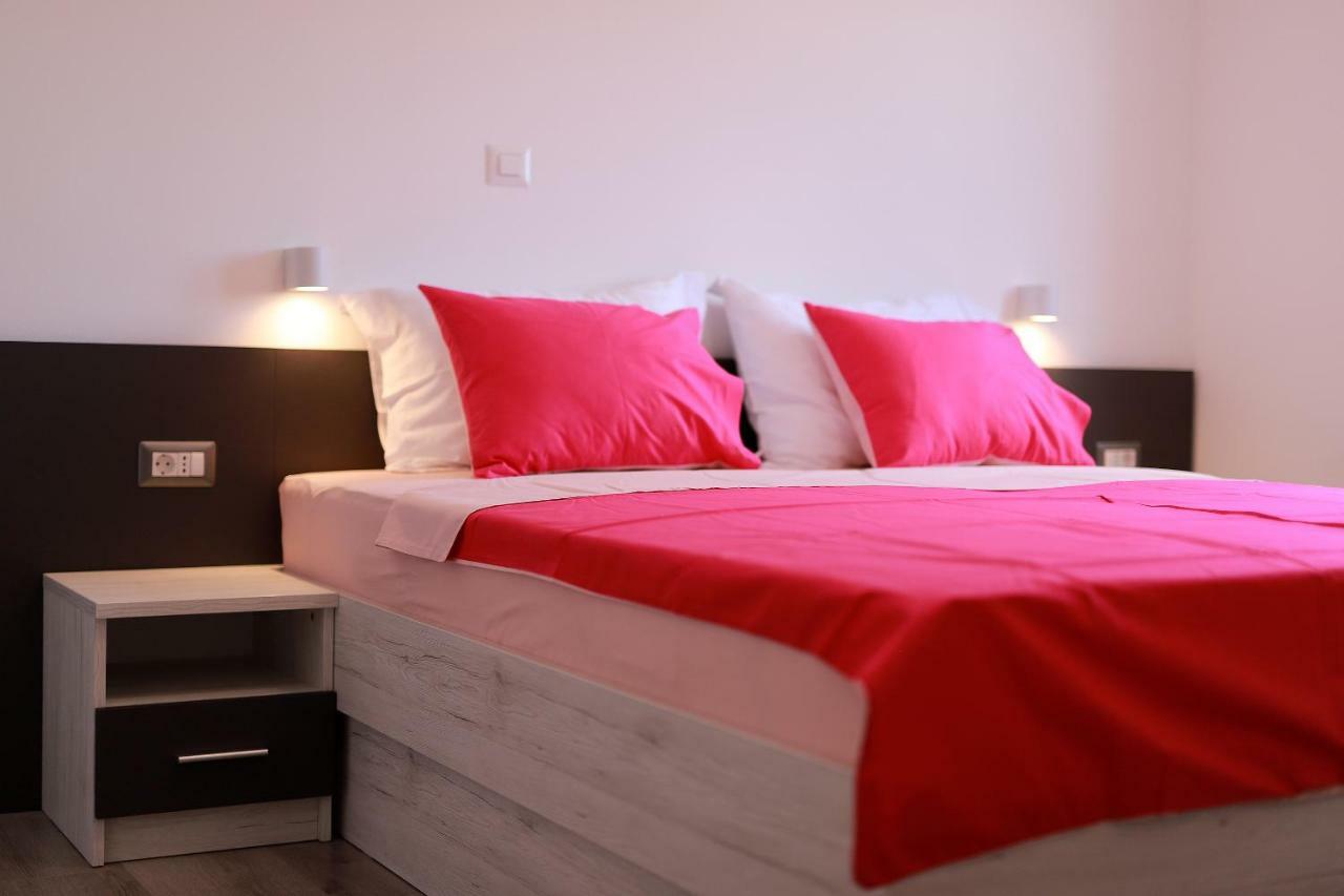 Apartmani Judita Pinezići Exterior foto