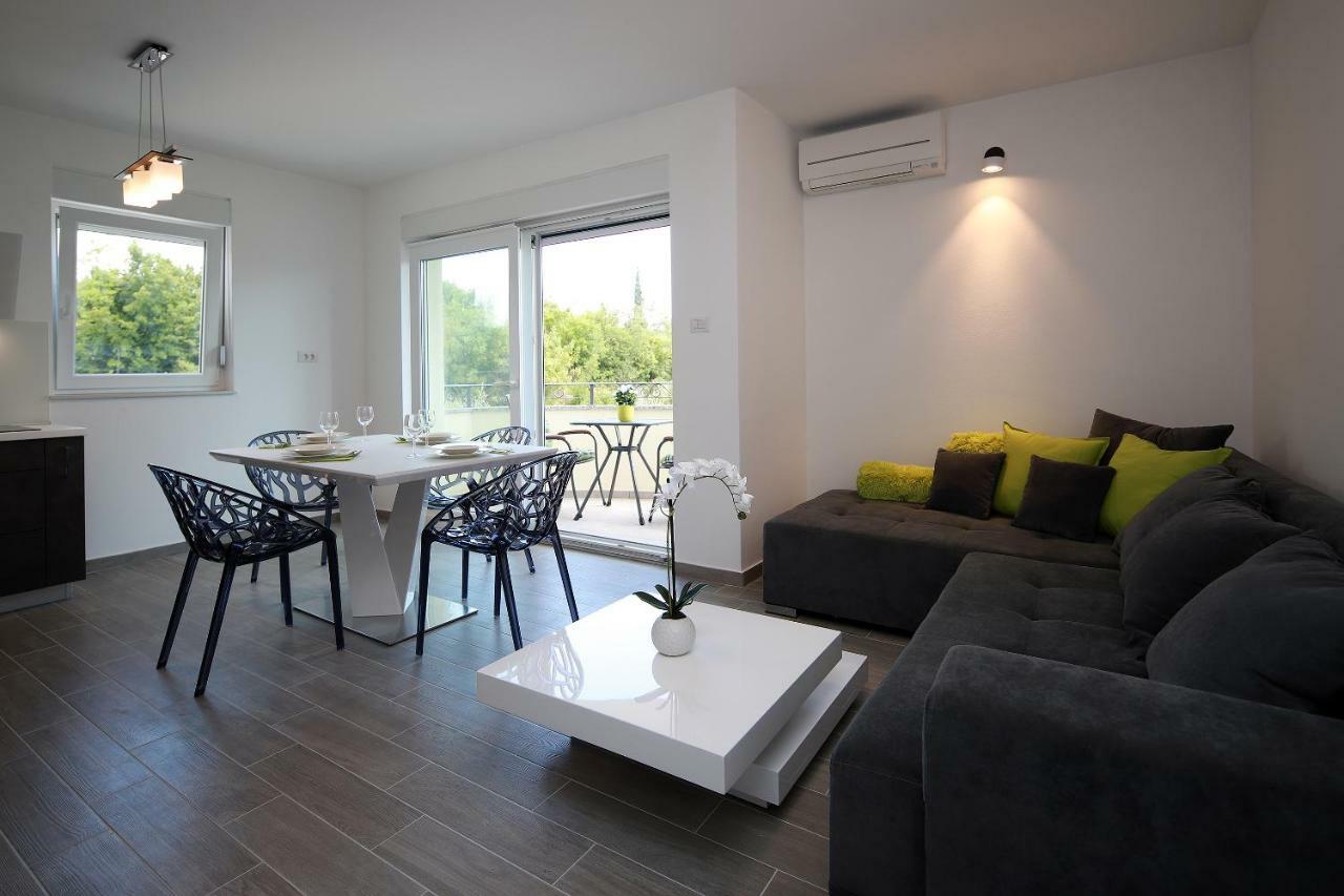 Apartmani Judita Pinezići Exterior foto