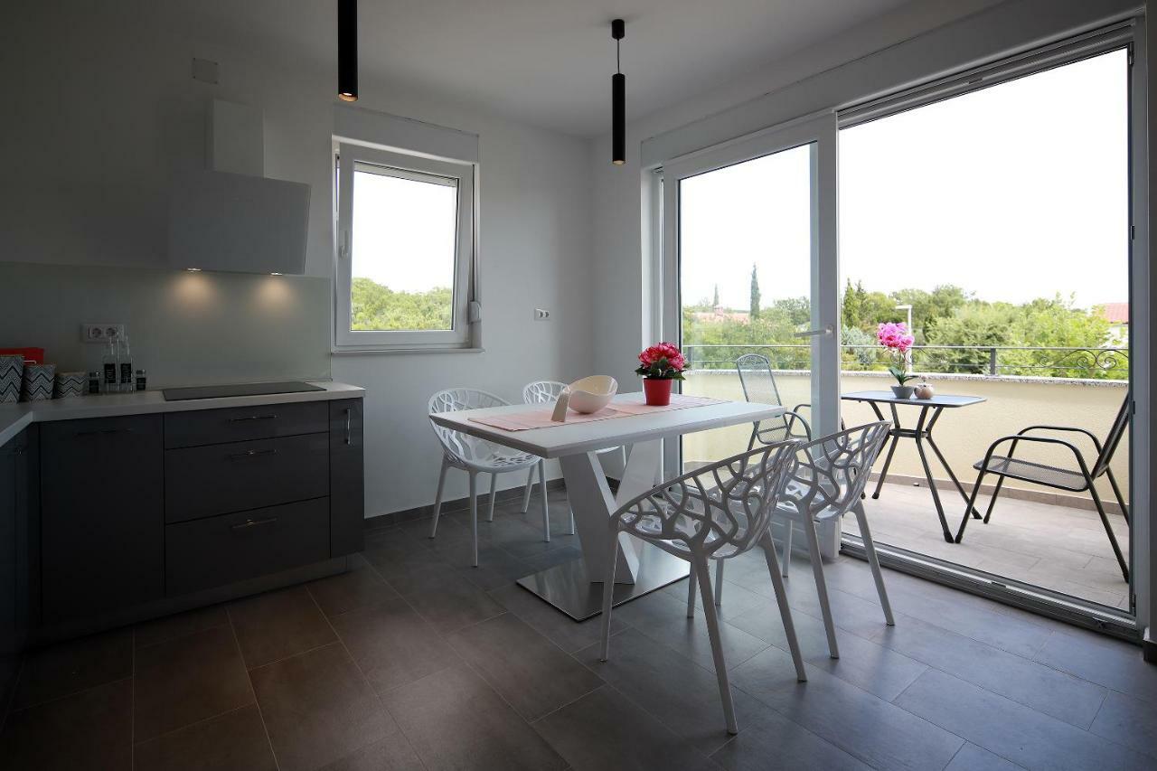 Apartmani Judita Pinezići Exterior foto