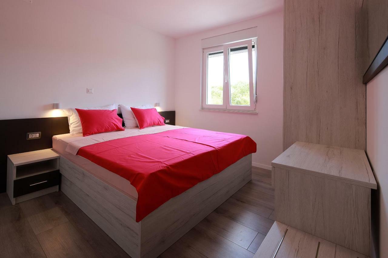 Apartmani Judita Pinezići Exterior foto